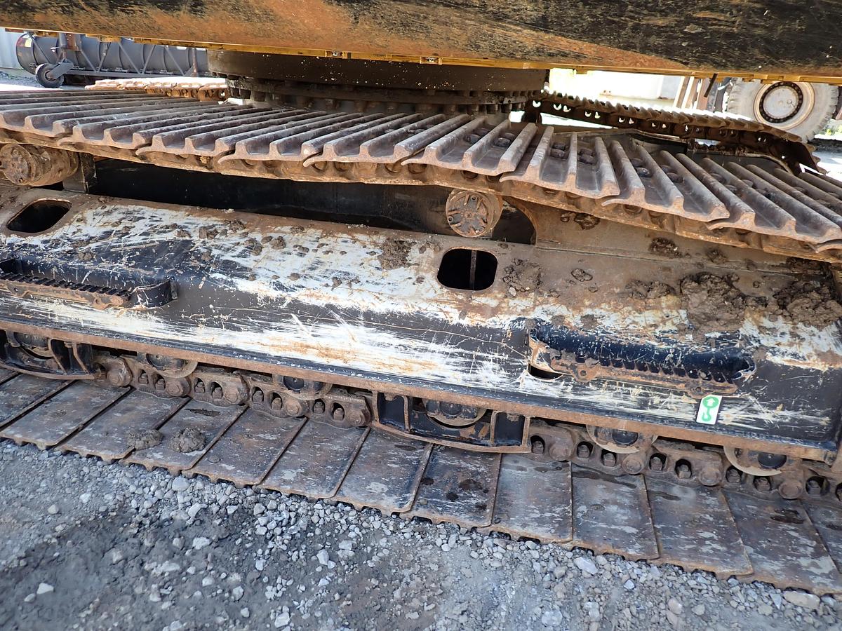 Used 2022 CAT 326