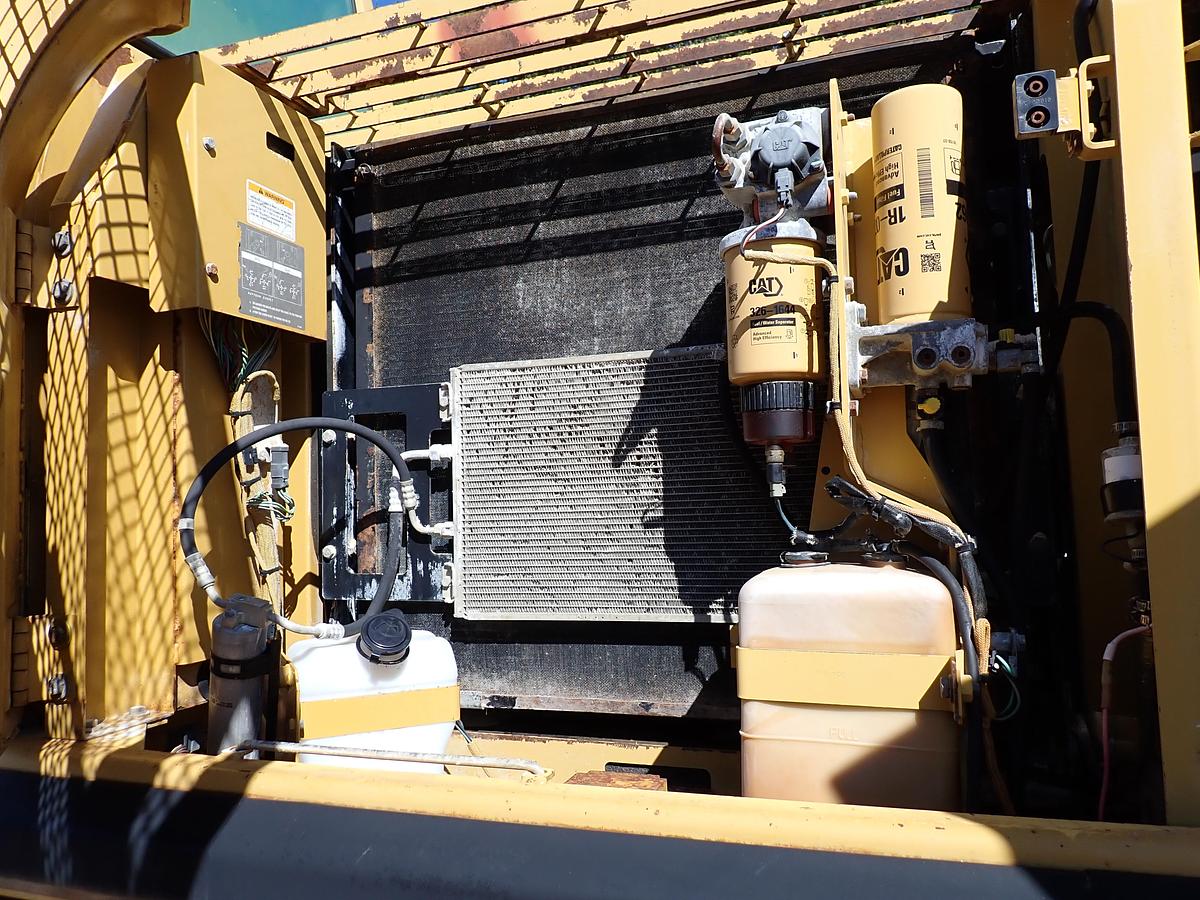 Used 2005 CAT 330CL Hydraulic Excavator