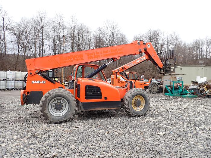 Used 2009 Lull 944E-42