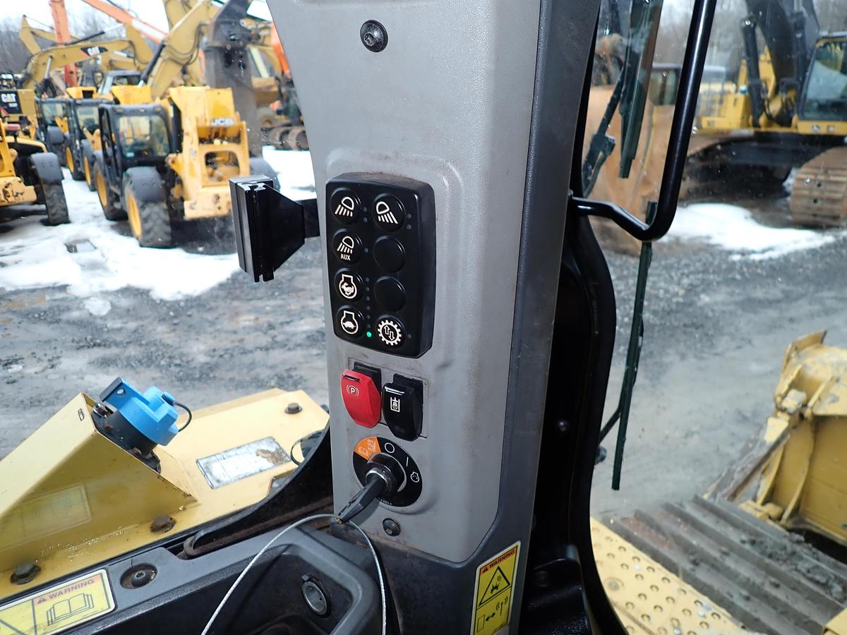 Used 2022 CAT D6 LGP Crawler Dozer 