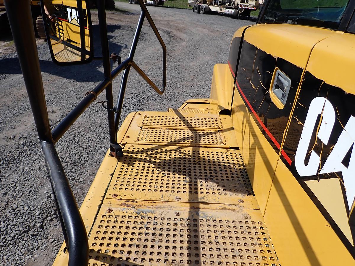 Used 2004 CAT 735 Articulated Haul Truck