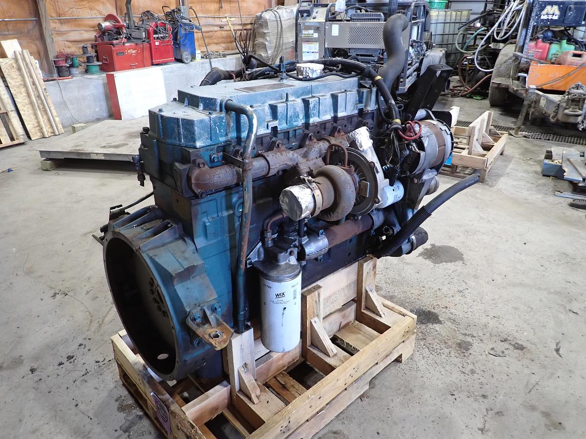 Used 1998 International DT466E HT Diesel Engine HIGH TORQUE 210 HP
