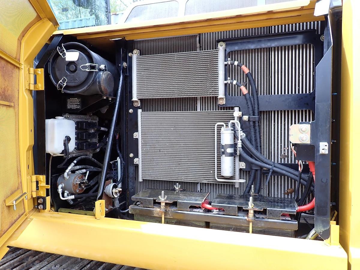 Used 2015 John Deere 160G LC Excavator HYDRAULIC THUMB & QC