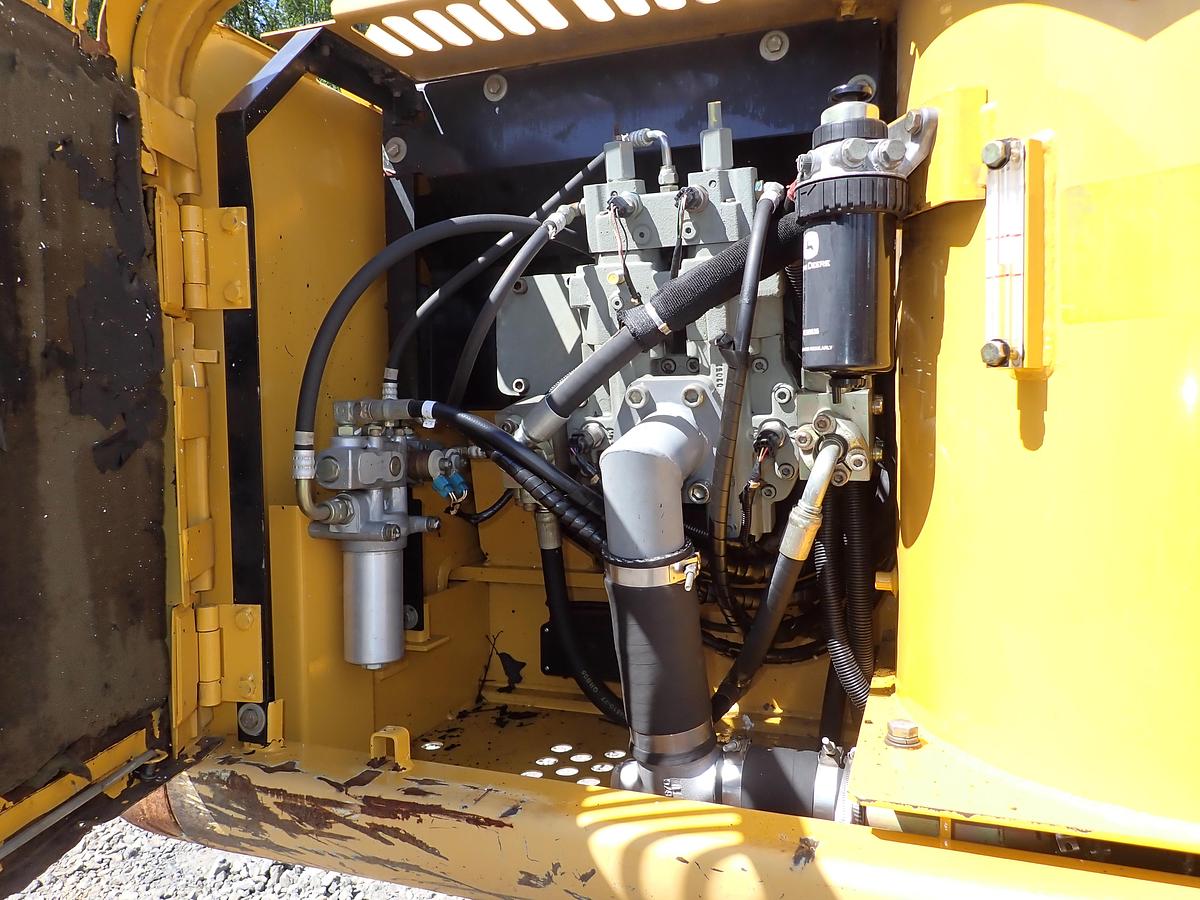 Used 2006 John Deere 160C LC Excavator