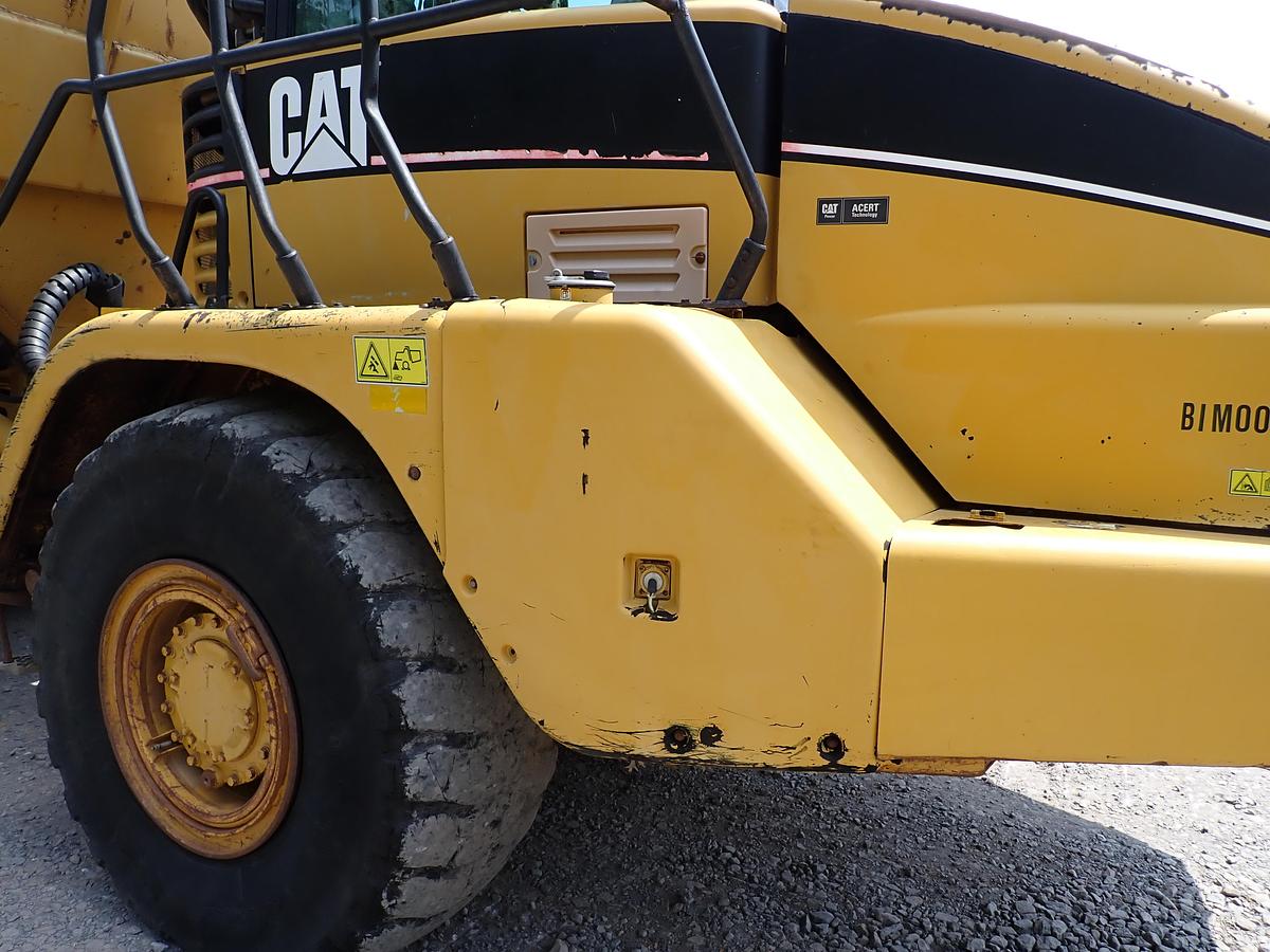 Used 2006 CAT 730