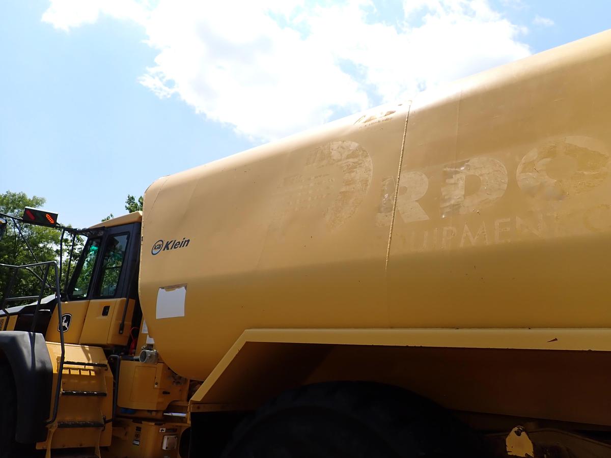 Used 2015 John Deere 460E Articulated Water Truck 9000 GALLON