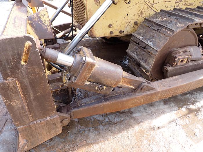 Used 1982 CAT D5B Crawler Dozer w/ CAB & WINCH 