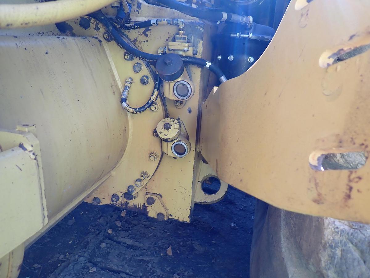 Used 2004 CAT 621G Motor Scraper