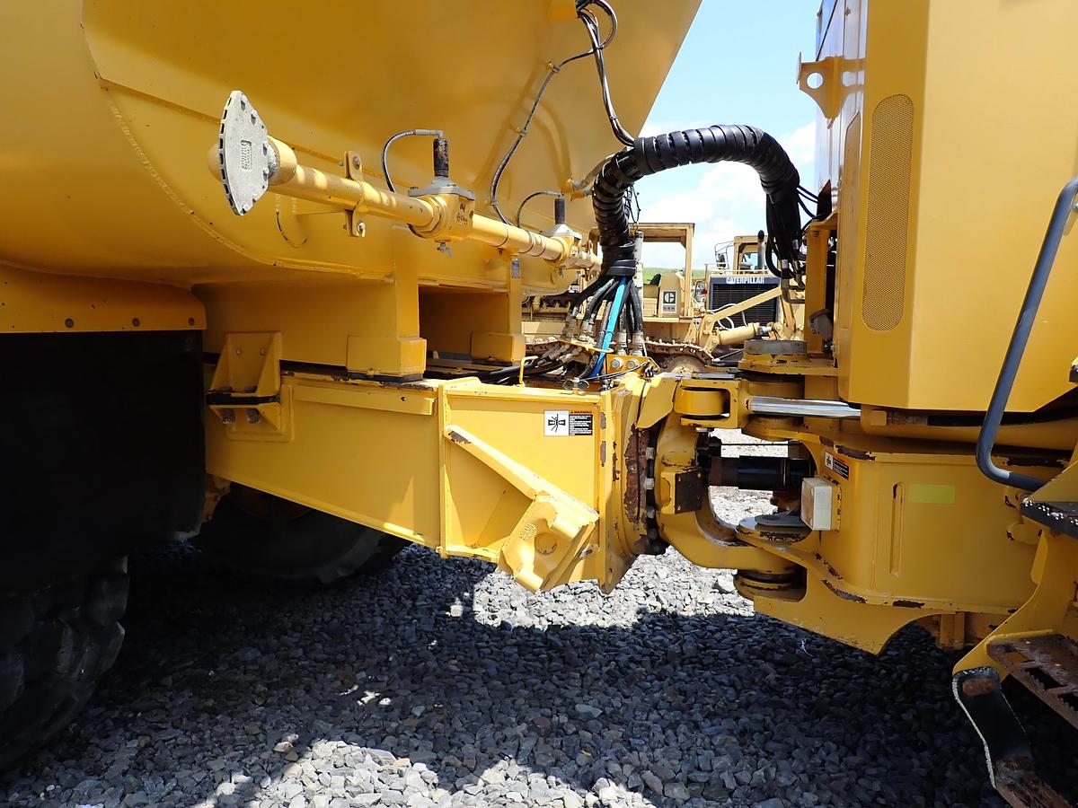 Used 2015 John Deere 460E Articulated Water Truck 9000 GALLON