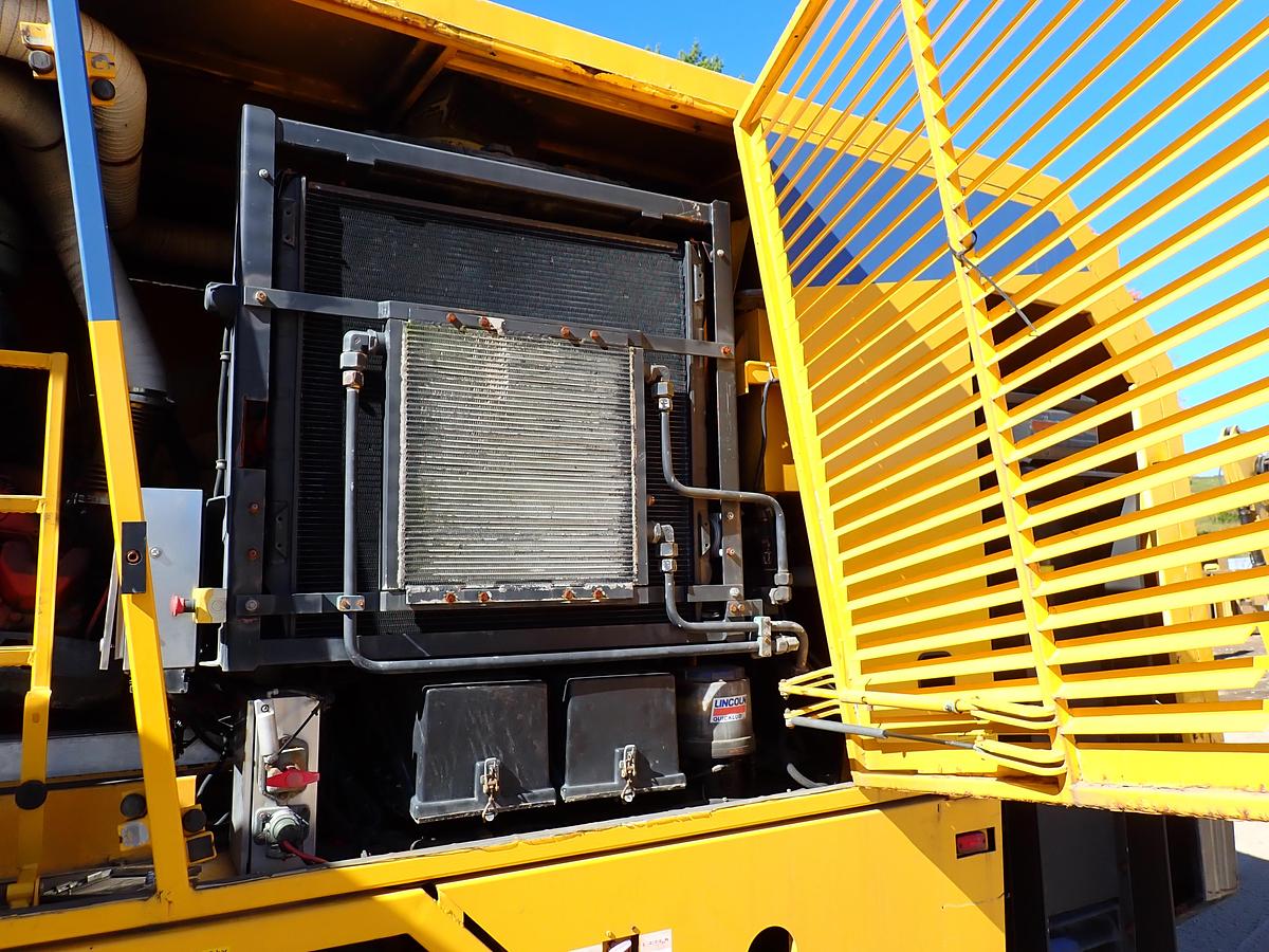 Used 2001 Vammas PSB 5500H Airport Runway Sweeper 