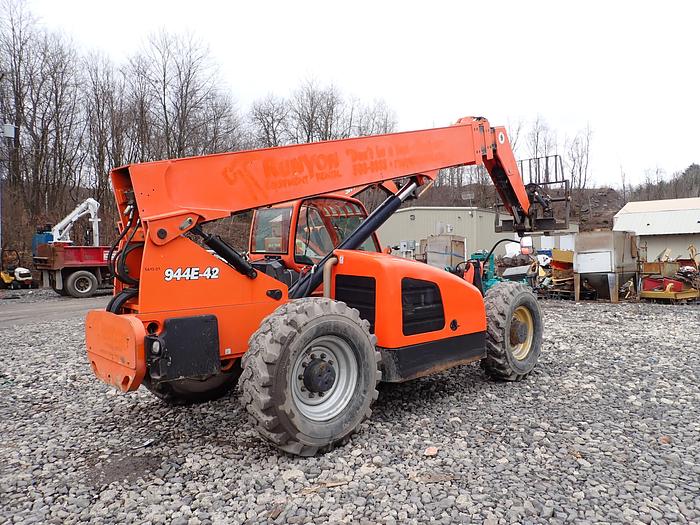 Used 2009 Lull 944E-42