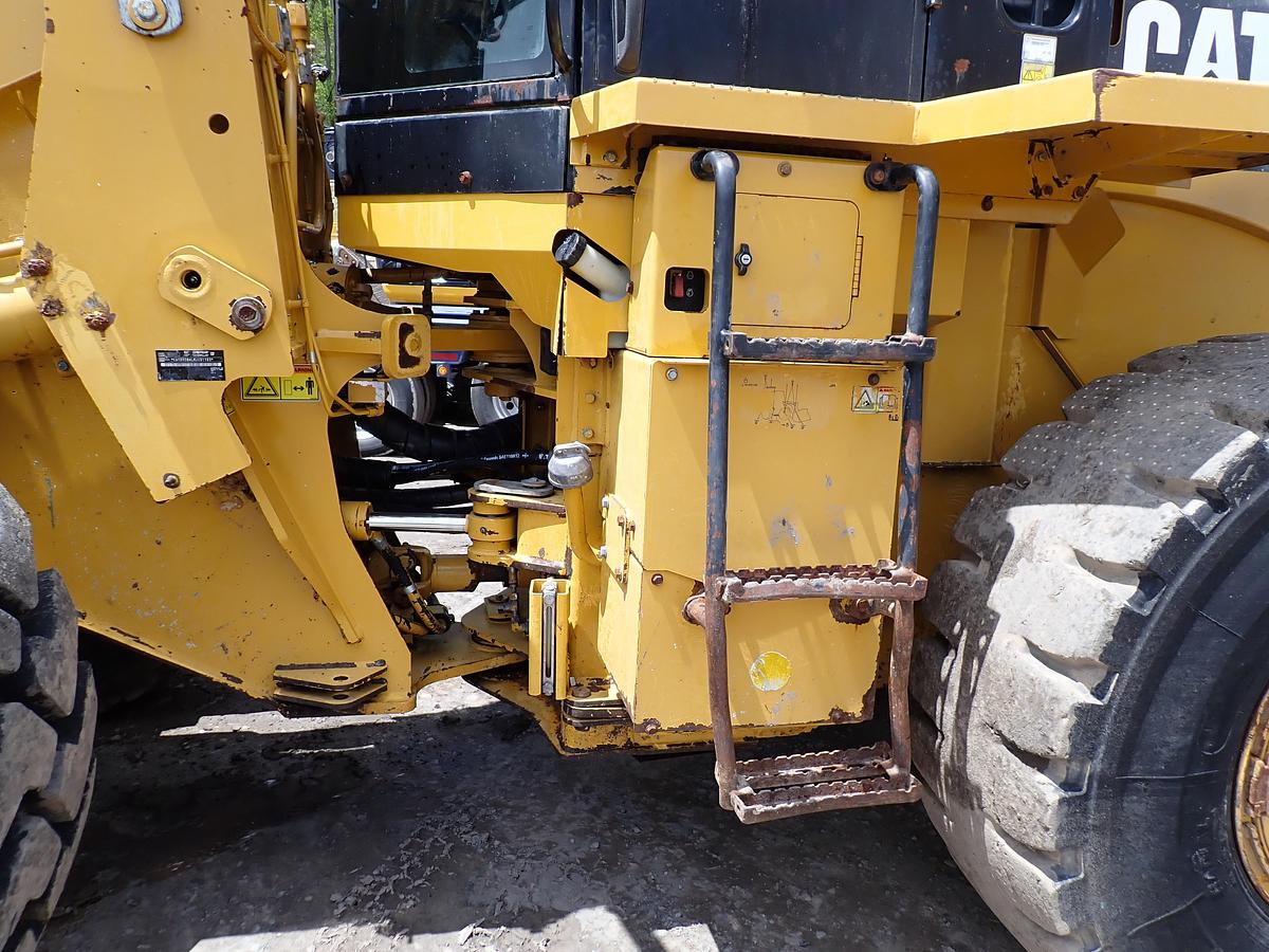Used 2010 CAT 938H