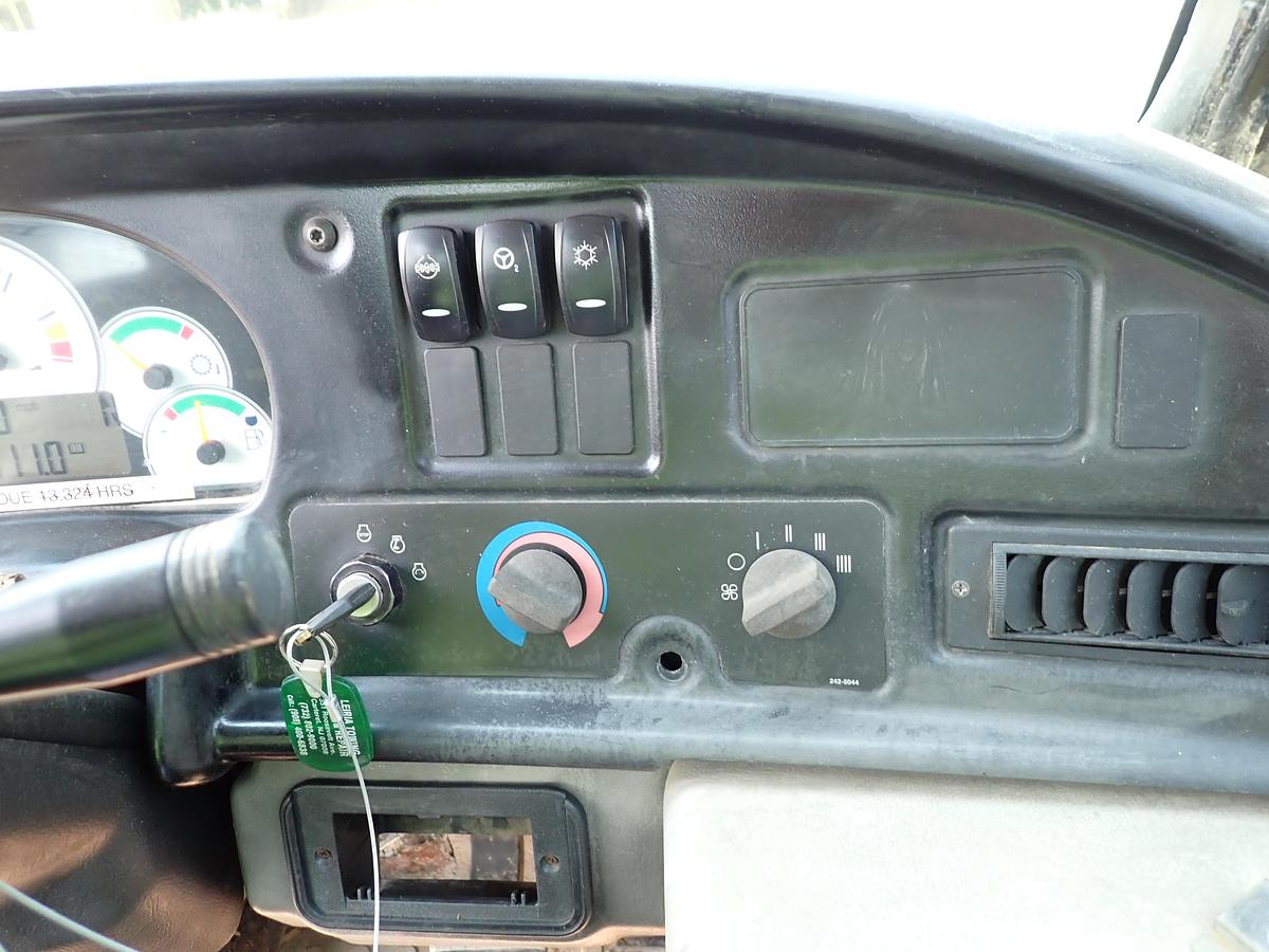 Used 2006 CAT 735