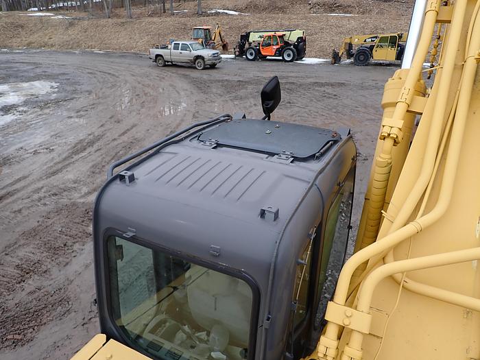 Used 2004 John Deere 600C LC Excavator