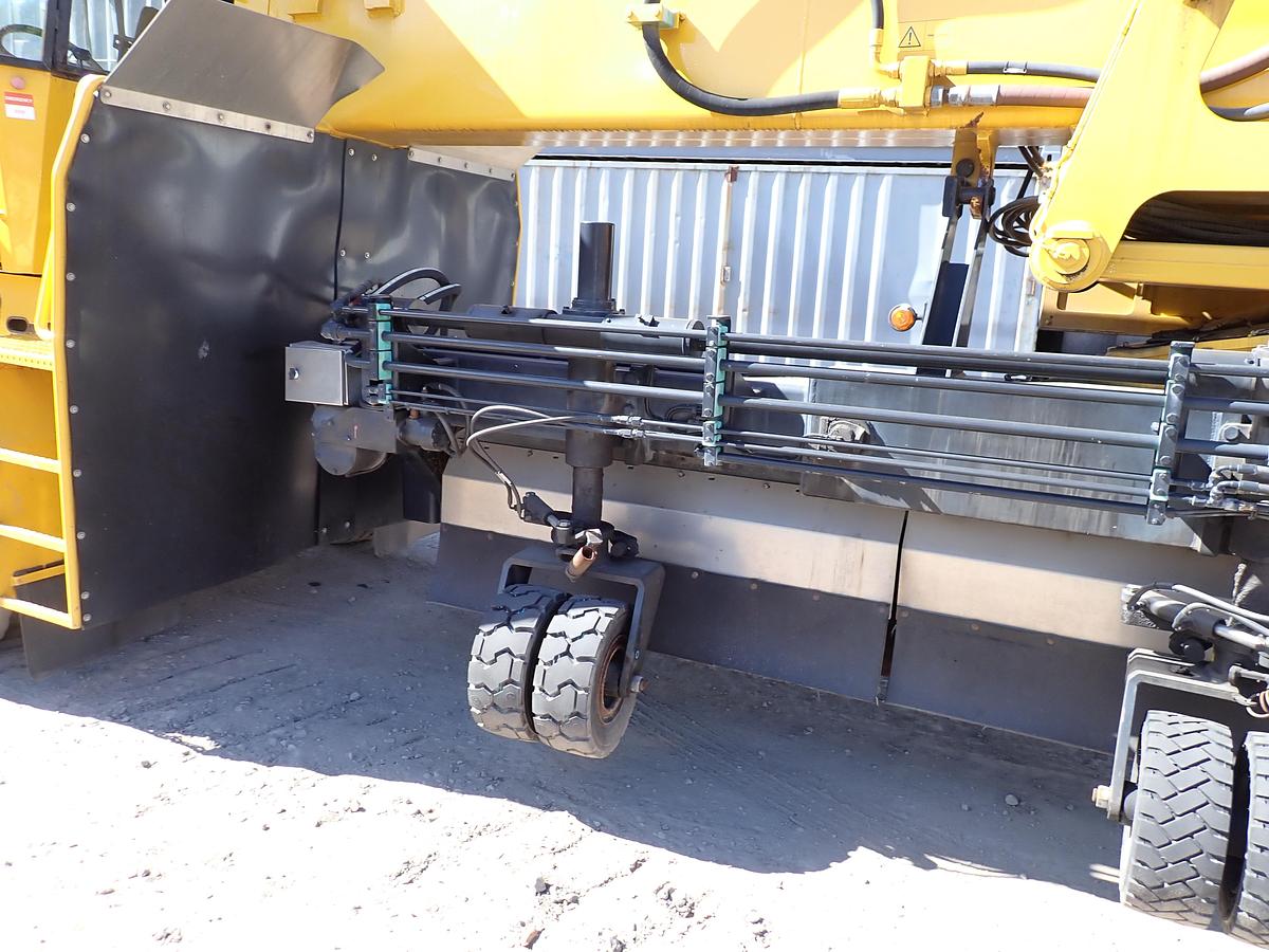 Used 2001 Vammas PSB 5500H Airport Runway Sweeper 