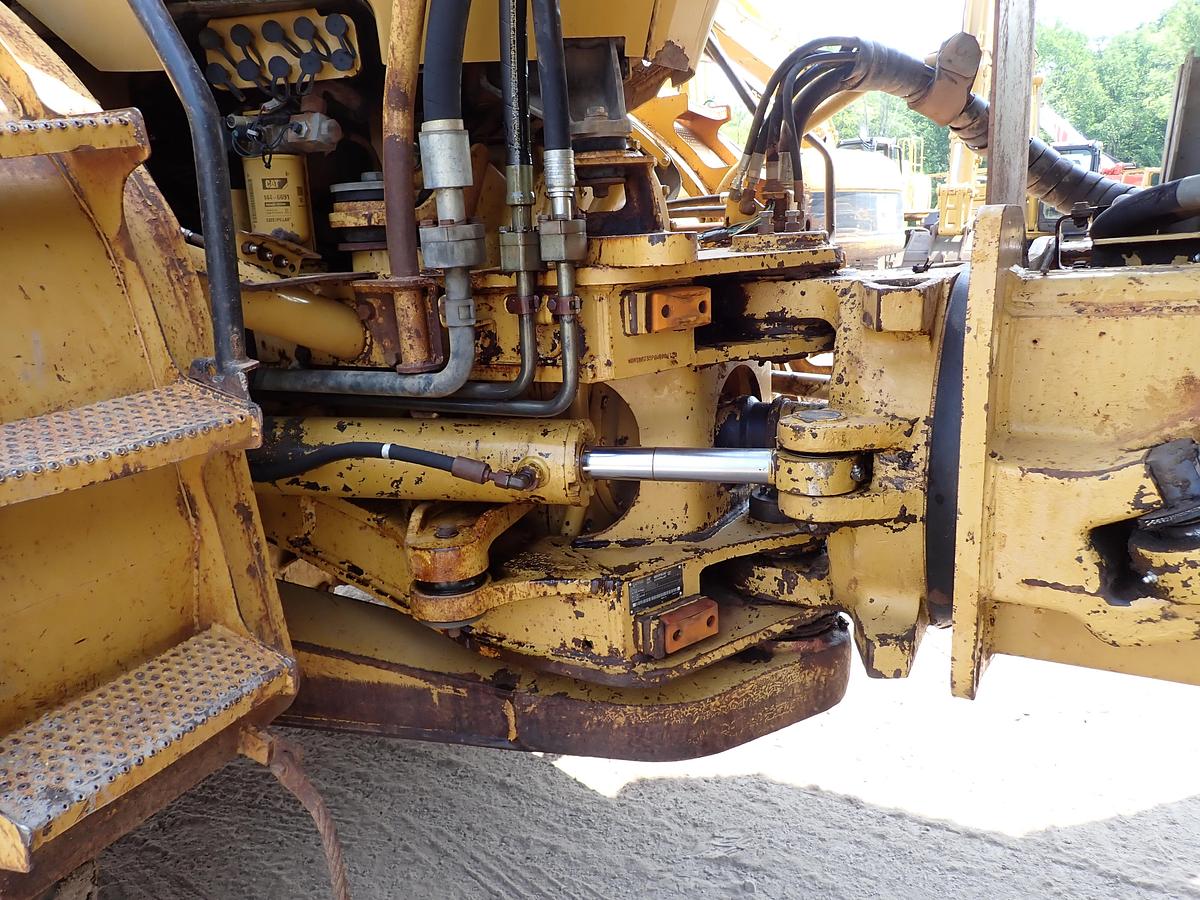 Used 2003 CAT 735