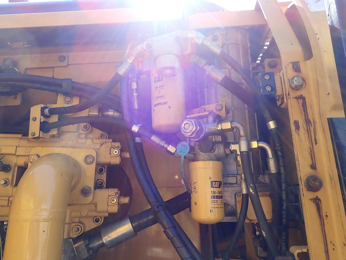 Used 2004 CAT 330CL Hydraulic Excavator