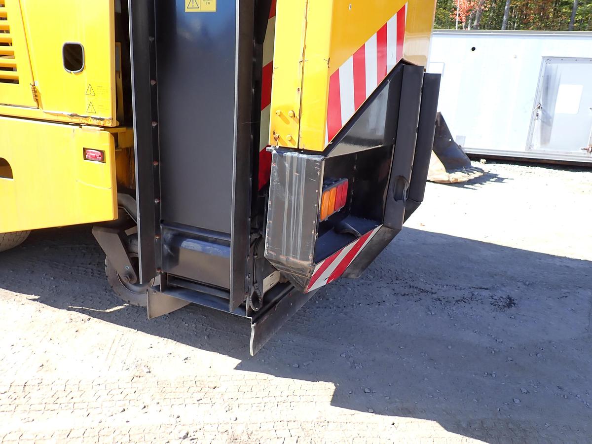 Used 2001 Vammas PSB 5500H Airport Runway Sweeper 