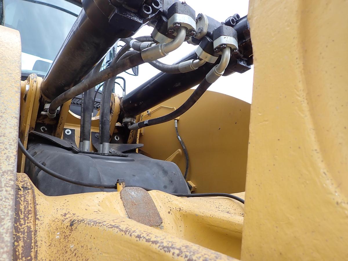 Used 2015 CAT 982M Wheel Loader