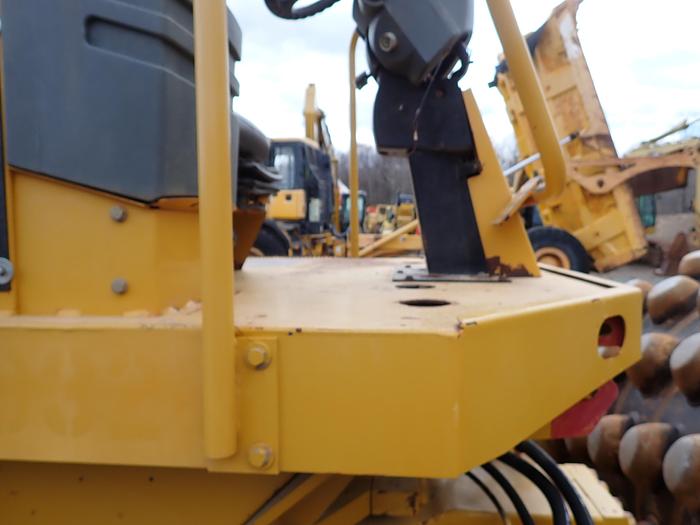 Used 2007 CAT CP-563E Padfoot Compactor