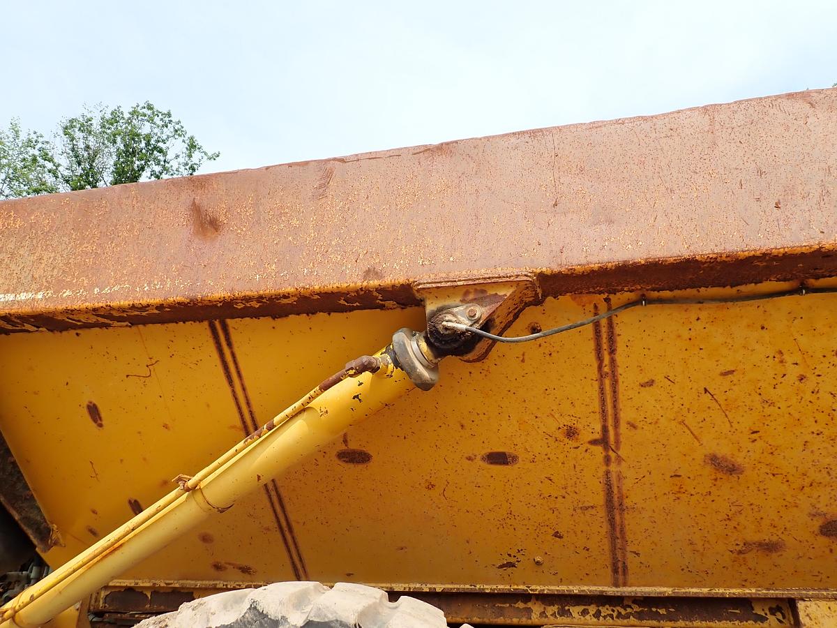 Used 2006 CAT 735