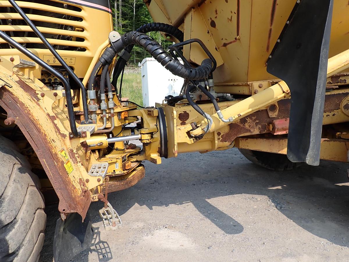 Used 2006 CAT 735