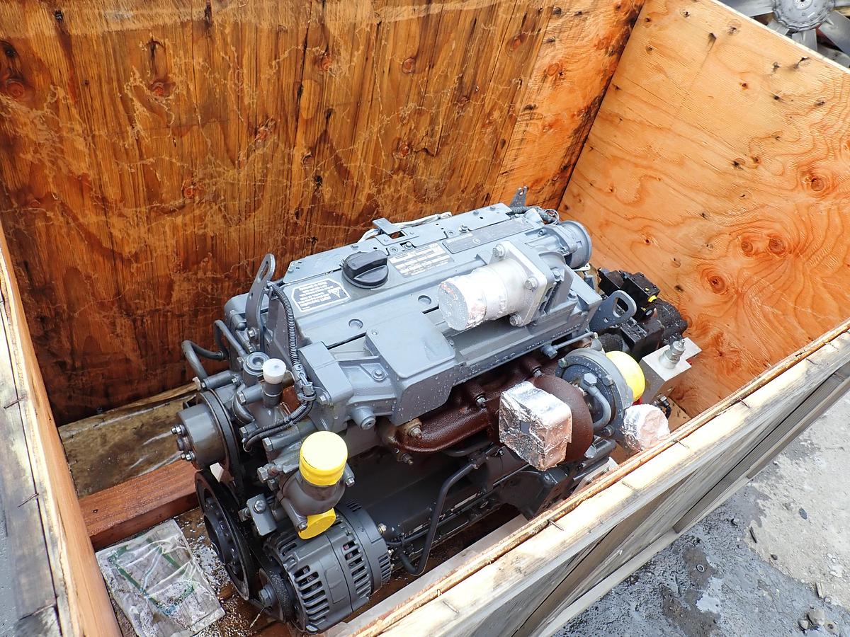 2006 DEUTZ BF4M2012C Diesel Engine 119 HP UNUSED