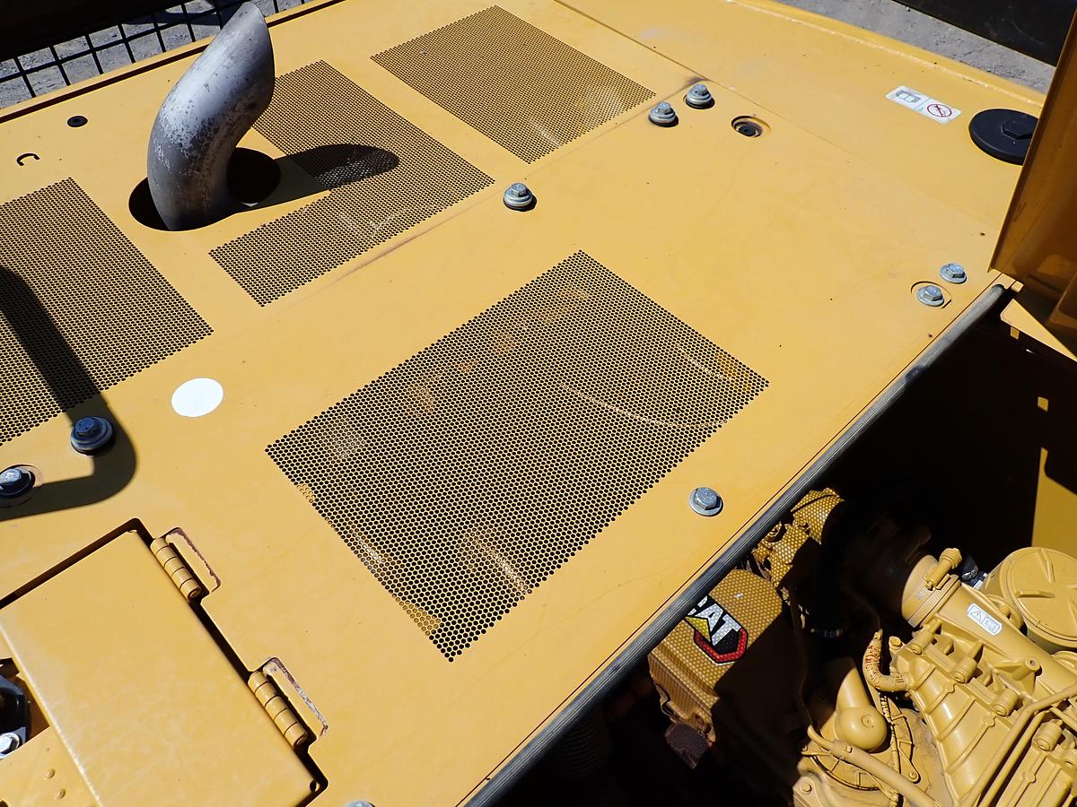 Used 2022 CAT 326