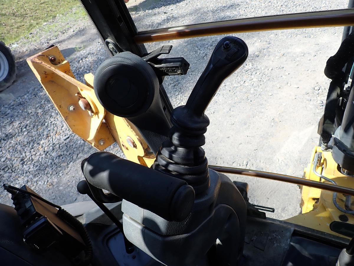 Used 2018 John Deere 410L Loader Backhoe LOADED! Q/C FORKS EXTENDAHOE