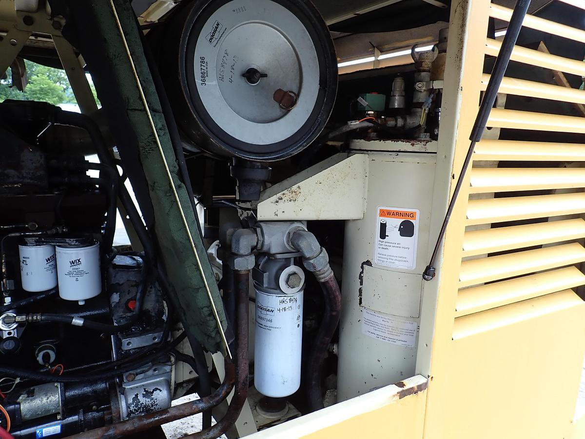Used 1999 Ingersoll Rand XP825WCU 825 CFM Air Compressor