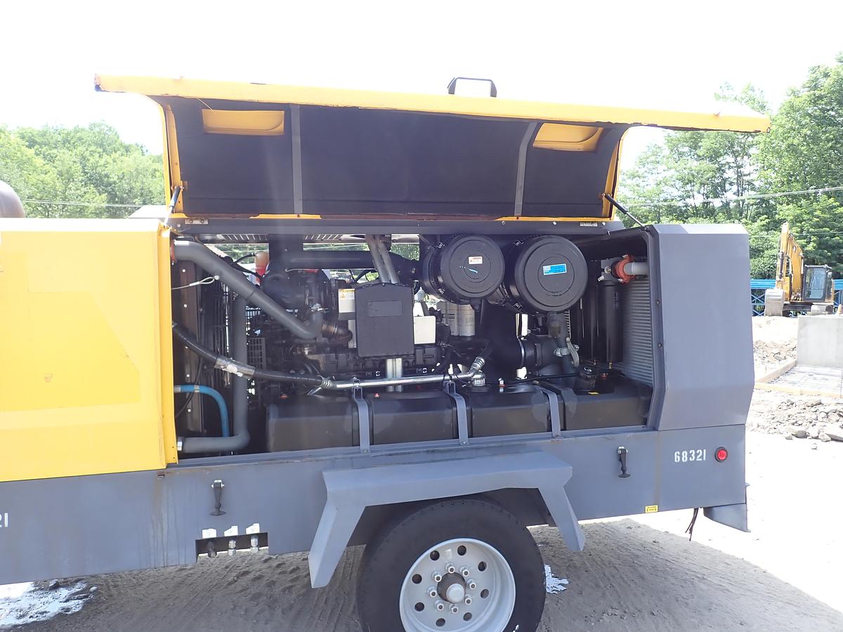 Used 2021 Atlas Copco XAS900 JD8 900 CFM Air Compressor