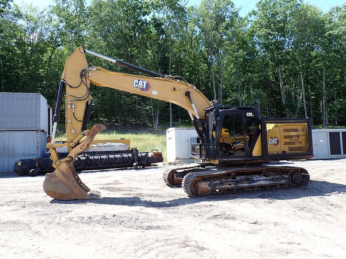 Used 2022 CAT 326