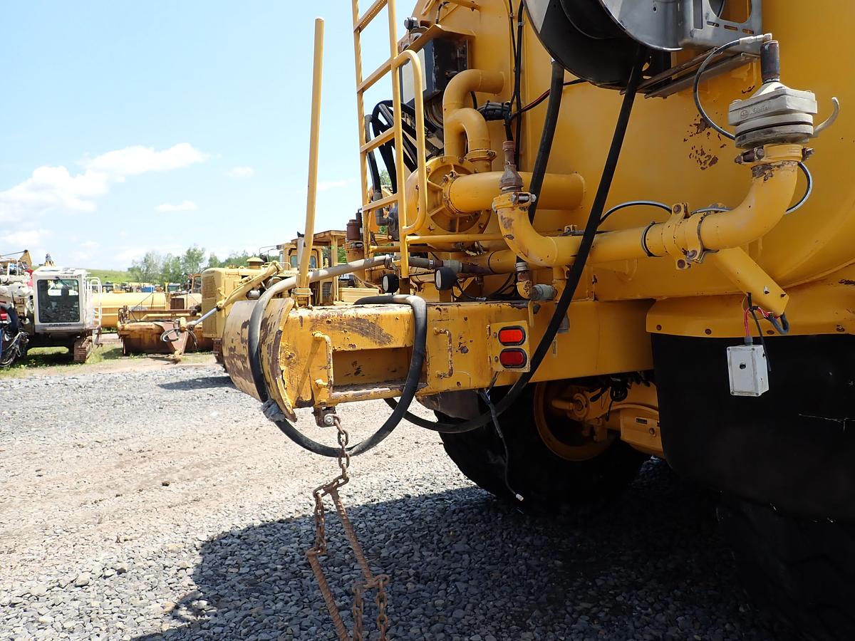 Used 2015 John Deere 460E Articulated Water Truck 9000 GALLON