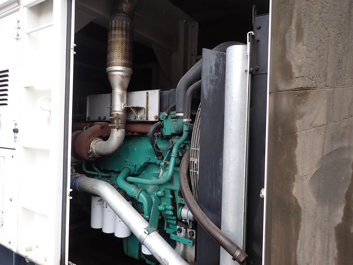 Used 2005 Multiquip DCA400SSV 320 KW Generator VOLVO DIESEL