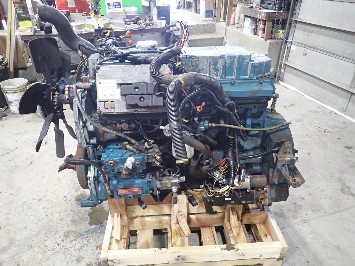 Used 1998 International DT466E HT Diesel Engine HIGH TORQUE 210 HP