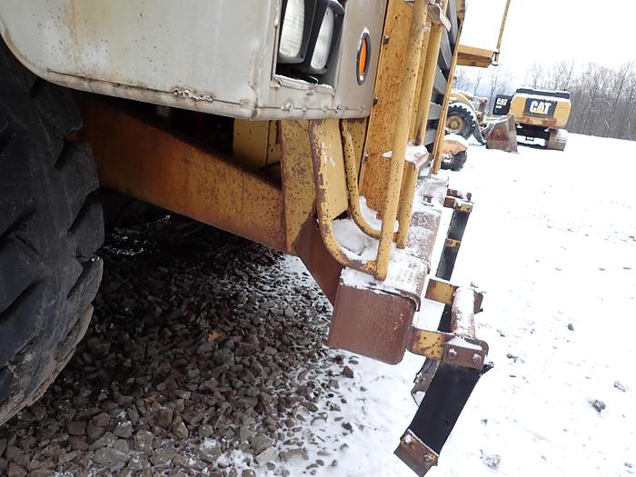 Used 1985 CAT 769C Rigid Frame Water Truck 8000 Gallon