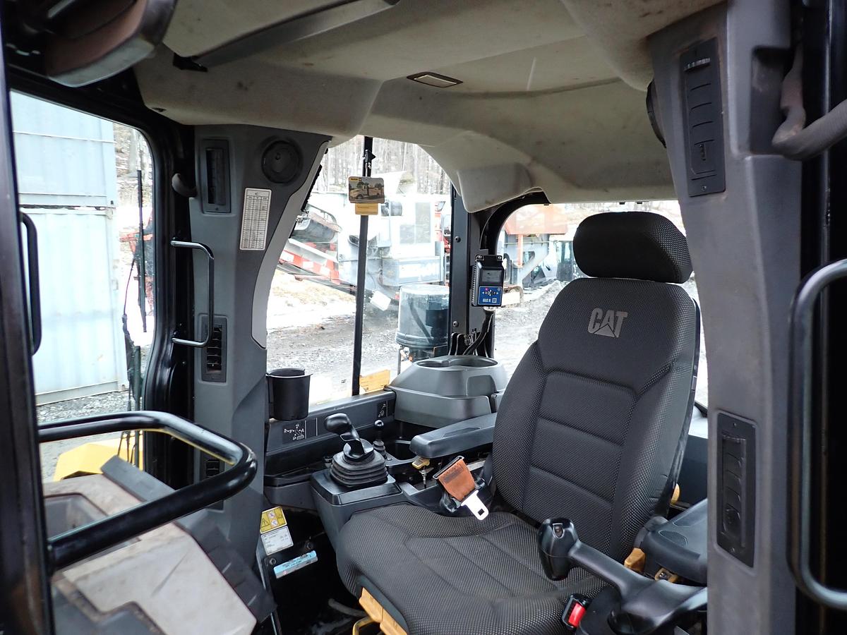 Used 2022 CAT D6 LGP Crawler Dozer 