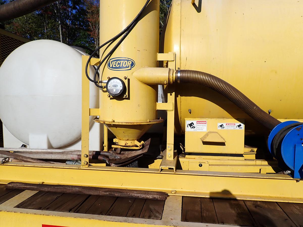 Used 2002 Vector 09007 Vacuum Excavator HI-RAIL GEAR!
