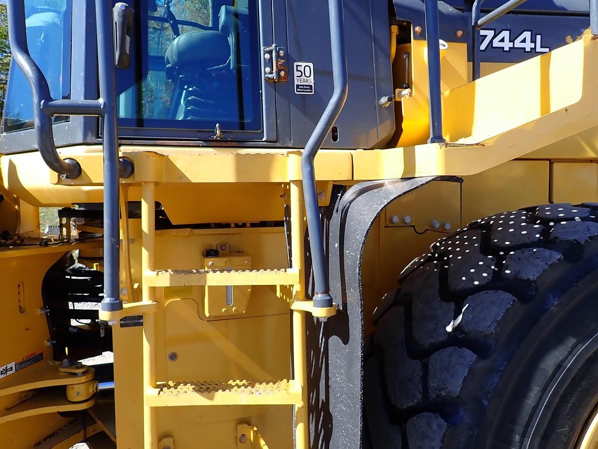 Used 2019 John Deere 744L Wheel Loader QUICK COUPLER!