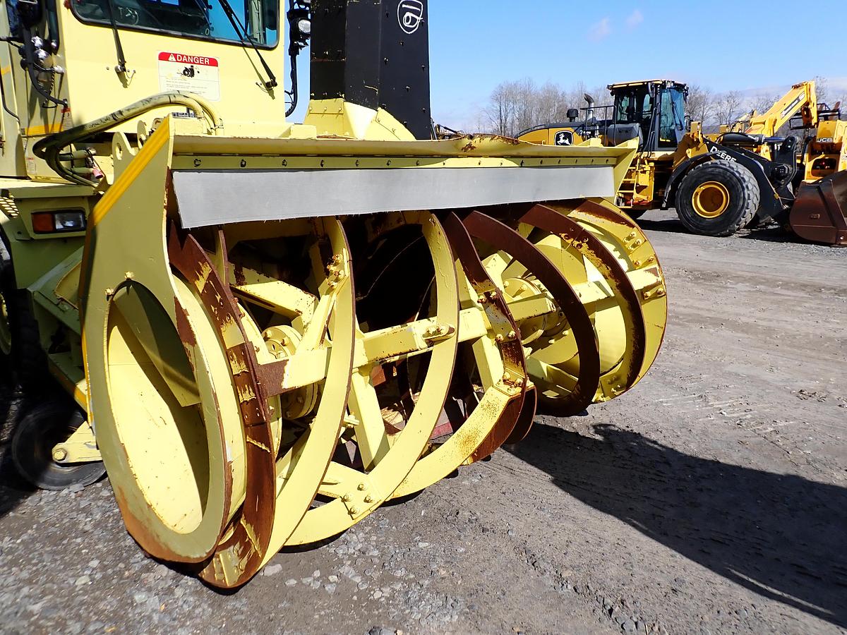 Used 2003 Oshkosh HB2923 Airport Snowblower