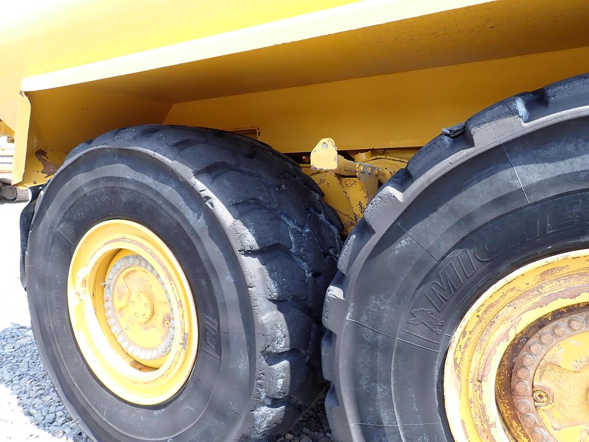 Used 2015 John Deere 460E Articulated Water Truck 9000 GALLON