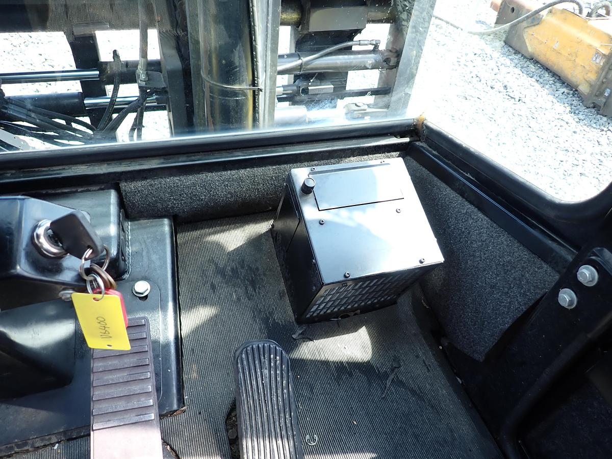 Used 2015 Hoist P300 30,000 Lb Forklift LOW HOURS!