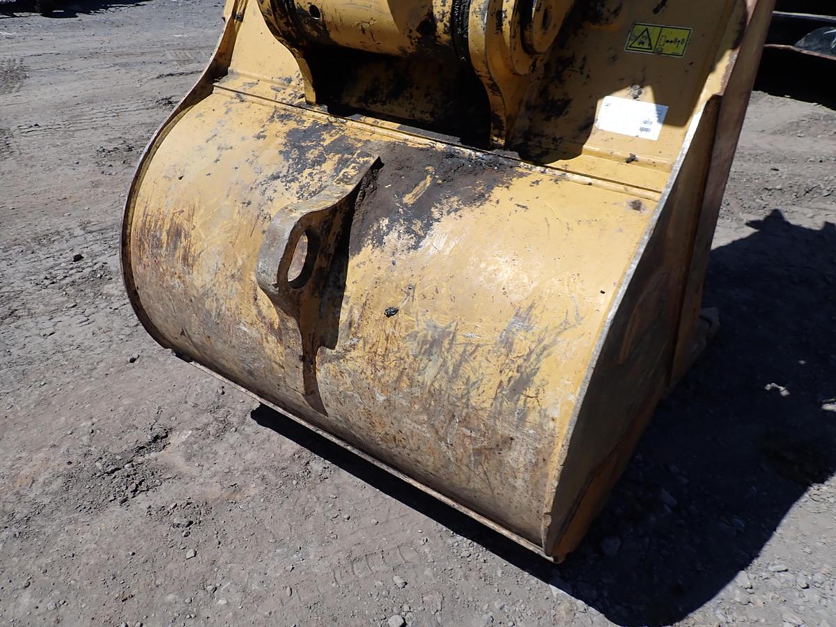 Used 2022 CAT 326