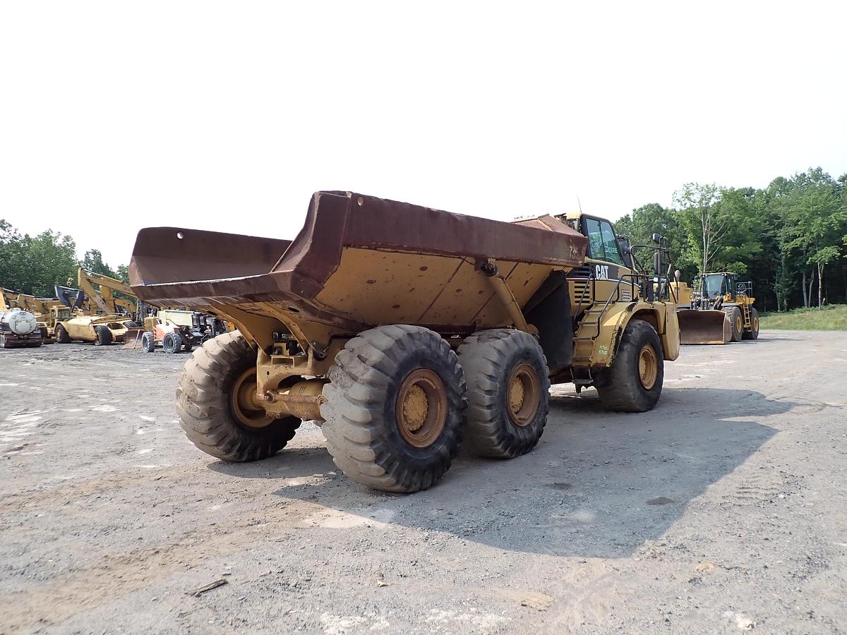 Used 2006 CAT 735