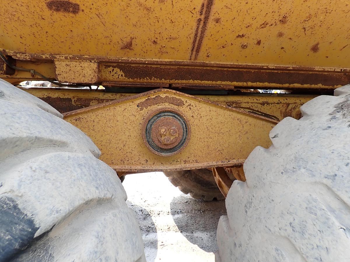 Used 2006 CAT 735