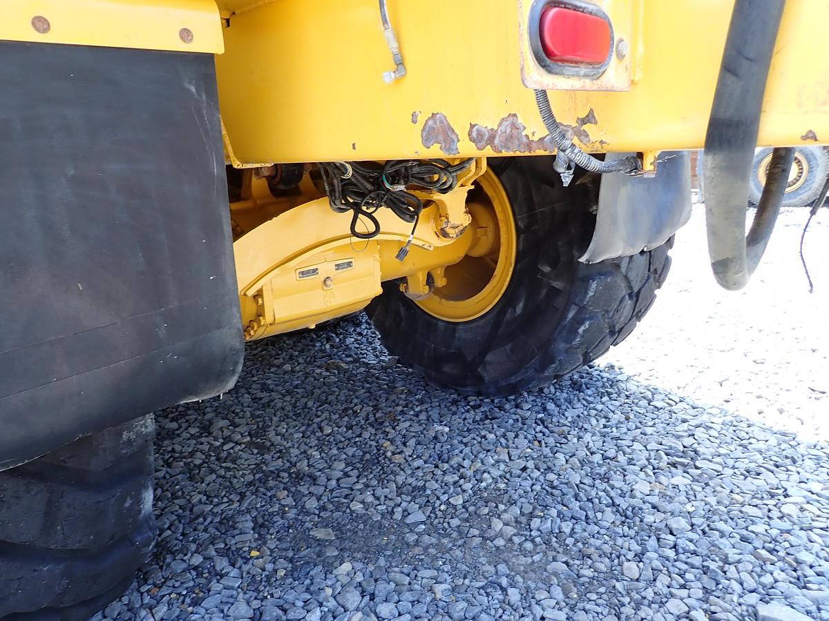 Used 2015 John Deere 460E Articulated Water Truck 9000 GALLON