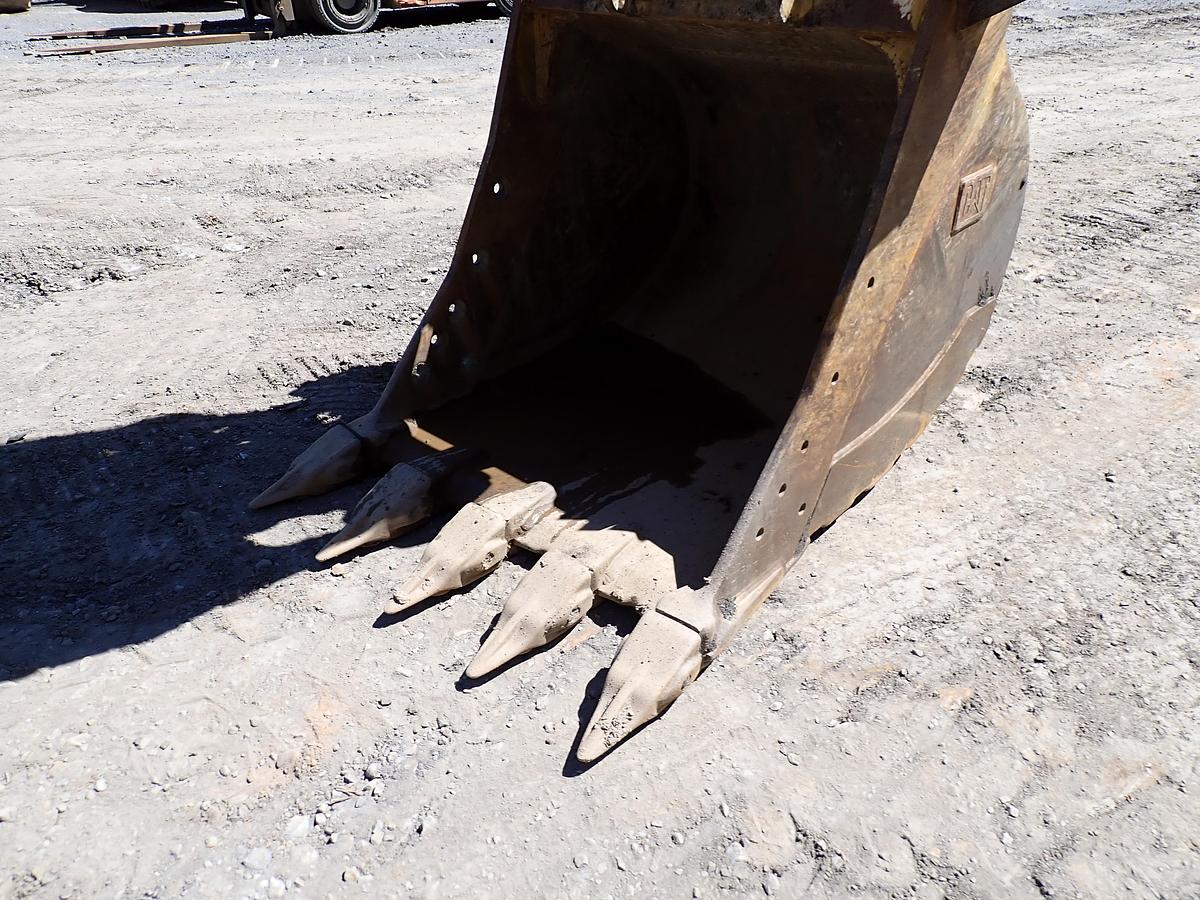 Used 2022 CAT 326