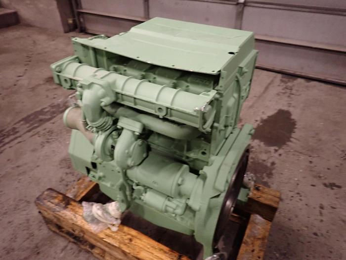 DEUTZ BF4L1011 Turbo Diesel Engine UNUSED!