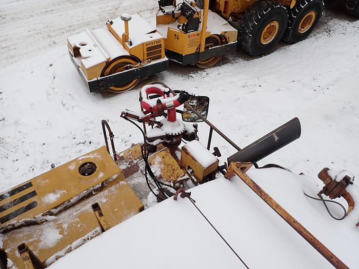 Used 1985 CAT 769C Rigid Frame Water Truck 8000 Gallon