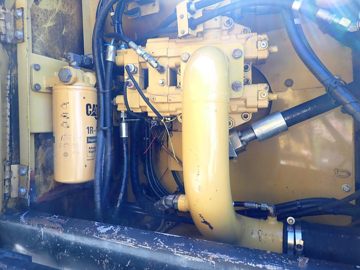Used 2004 CAT 330CL Hydraulic Excavator